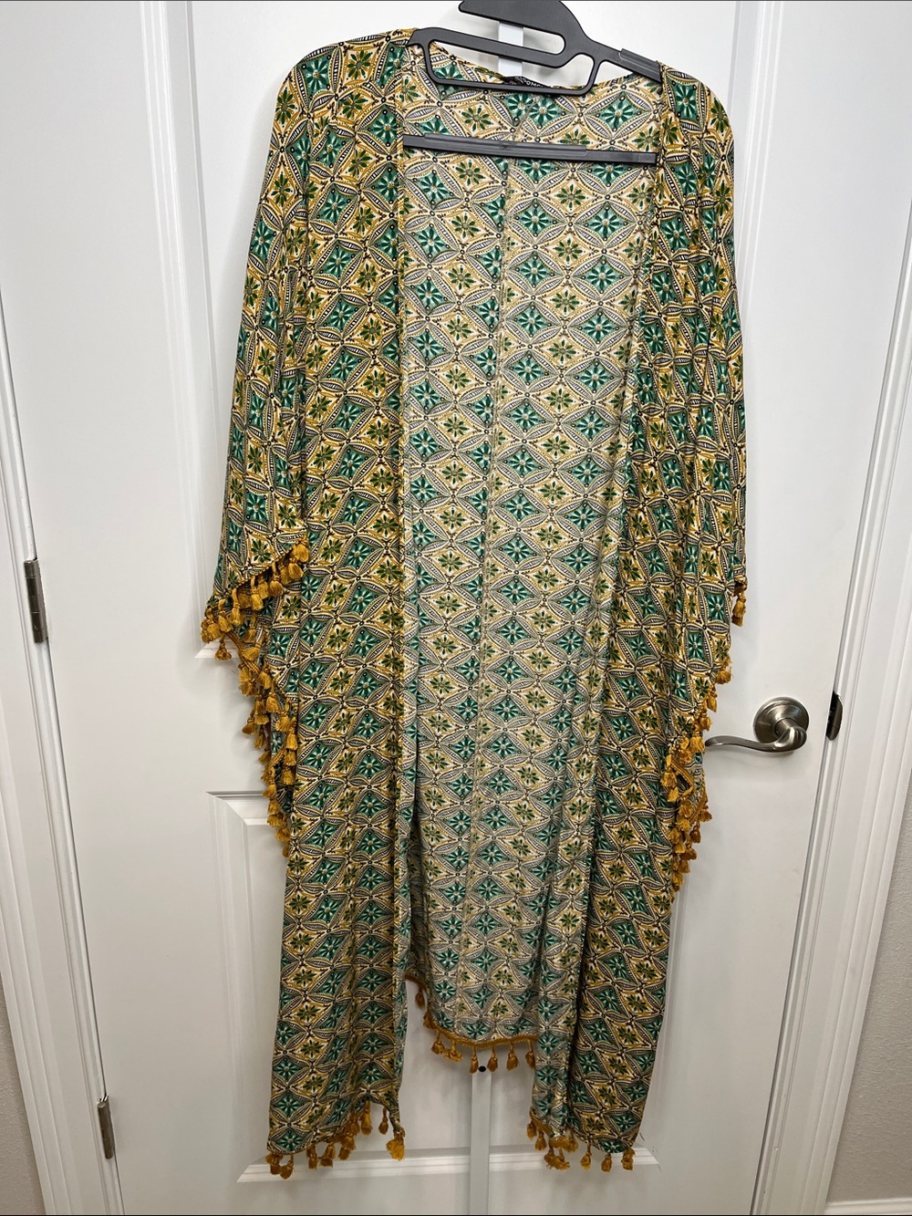 BloomChic Green and Gold Patterned Kimono Duster with Tassel Trim Women’s 26